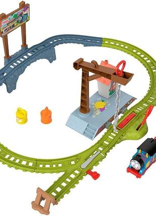 Thomas & friends набір для доставки фарби з локомотивом на батарейках та вагончиком для дітей від 3 років htn34
