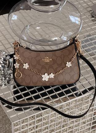 Сумка coach teri in signature canvas with charms коричнево-чорний