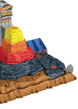 Hot wheels monster trucks arena smashers bone shaker піраміда руйнування набір з 1 транспортом bone shaker і 3 машинками для