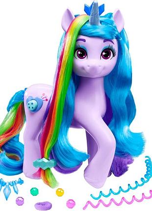 Tęczowe style izzy moonbow з серіалу my little pony: розкажи свою історію іграшкові єдинороги польська версія
