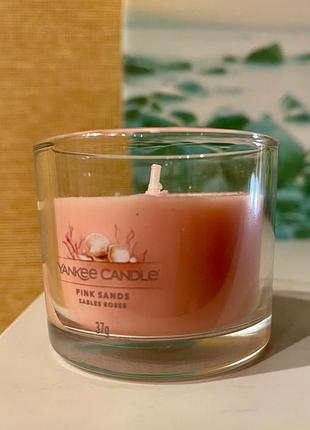 🇺🇸 сша yankee candle аромасвіча pink sands в скляному свічнику маленька смаколик цитрус 🍋‍🟩 диня 🍈 ягоди 🍓 османтус 🌼ваніль