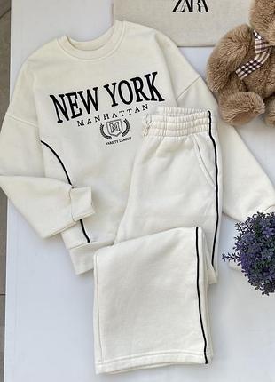 Спортивний костюм молочний з написом new york, розмір 6-7 років (116-122 см)