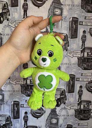 Мягкую игрушку-брелок good luck bear (мешка на удачу) из популярной франшизы care bears...