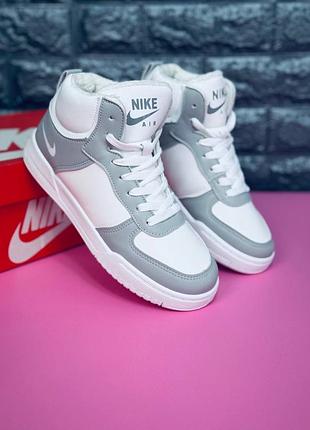 Акційний товар жіночі кросівки nike сіро-білі зимові женские теплые кроссовки новинка високие спортивные зимни