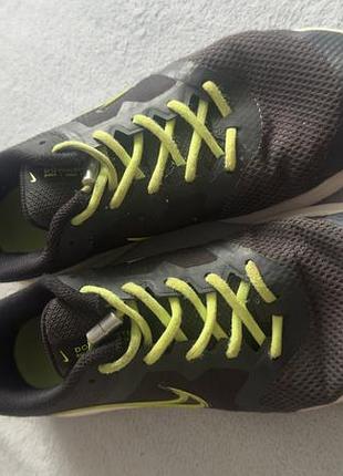 Кросівки nike чорні з салатовими шнурками, розмір 37