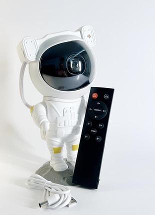 Ночник-проектор космонавт на луне проекция космического неба gs-72492