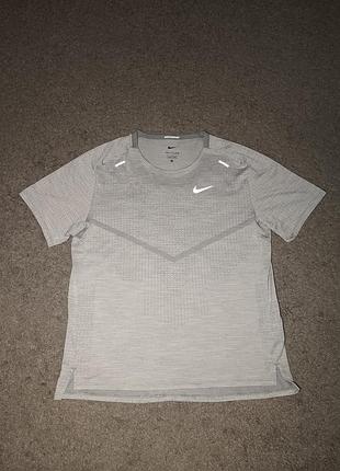 Спортивная футболка nike running dri-fit adv (размер m)