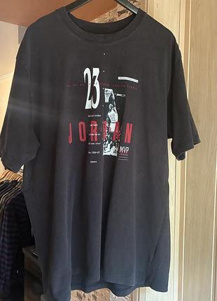 Чоловіча футболка jordan чорна-коричнева з принтом розмір xl