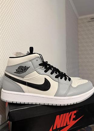 Кросівки чоловічі nike air jordan 1 retro mid smoke grey сірі