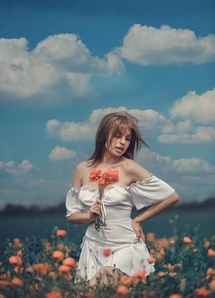 Сукня міді жіноча біла легка з відкритими плечима