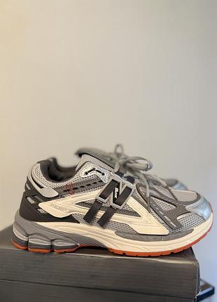 Кросівки чоловічі new balance 1906r сірі з помаранчевим 43-44 розмір, 26,5-27 см