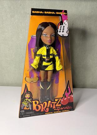 Колекційна оригінальна лялька bratz scorchin‘ — sasha (саша) у стильному мото-вбранні