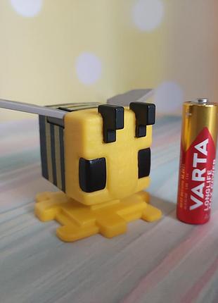 Колекційна фігурка бджоли (bee) з серії іграшок mcdonald's happy meal
