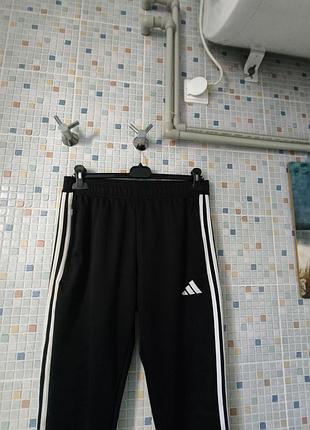 Спортивные штаны adidas. 3