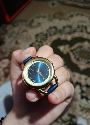 Годинник жіночий, круглий, з синім циферблатом
