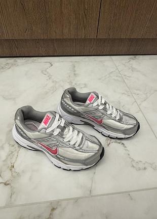 Кросівки жіночі nike initiator