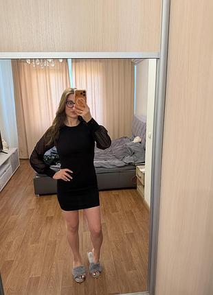 Коротка приталена жіноча сукня чорна