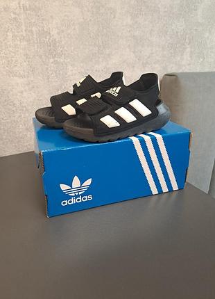 Босоніжки для дітей adidas чорні 24 розмір
