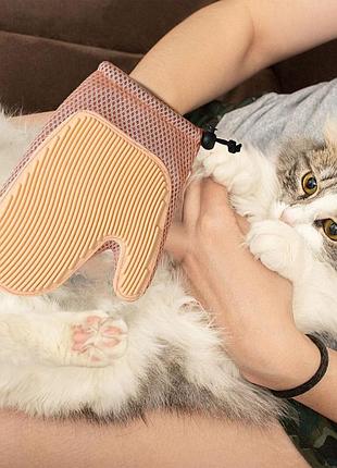 Перчатка массажная щетка для удаления шерсти кошек и собак с защитой от царапин