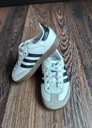 Adidas дитячі кросівки