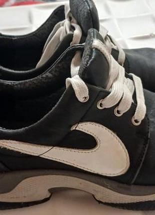 Кросівки жіночі nike чорні, довжина устілки 25 см, шкіра