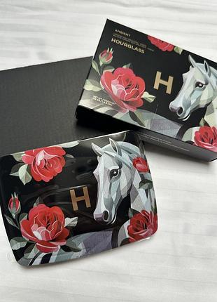 Палетка hourglass horse 3