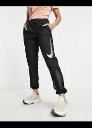 Спортивні штани жіночі nike чорні з плащівки
