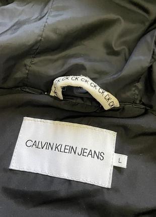 Чорна куртка з капюшоном calvin klein 7