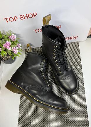Оригінальні черевики шкіряні dr.martens