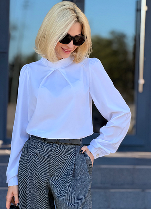 Классическая женская блузка с высоким воротником больших размеров однотонная из софта 54-56, белый
