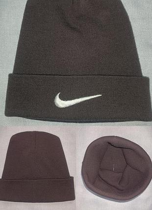 Вязаная шапка-бини nike (найк) с отворотом / коричневая / унисекс