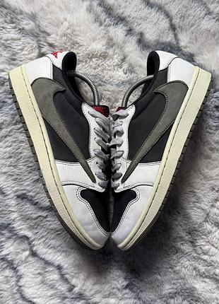 Nike jordan 1 low travis scott reverse swoosh olive кросівки eu 43