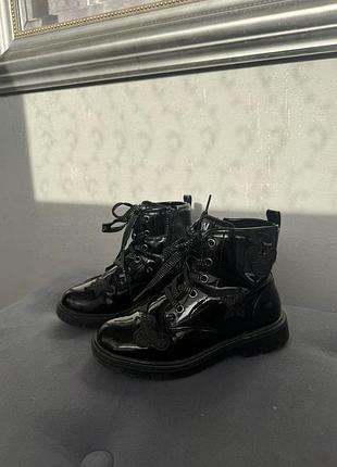 Черевички, чобітки лакові