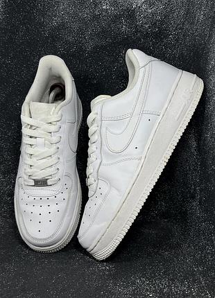 Шкіряні жіночі білі кросівки nike air force 1