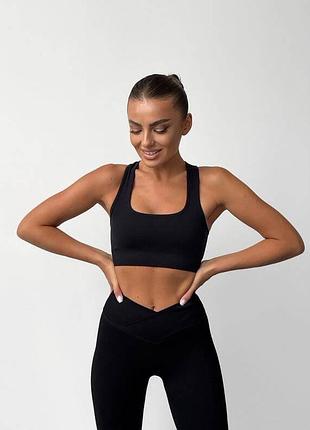 Жіночий спортивний топ rikky hype seamless на широких бретелях з розрізом на спині, чорний