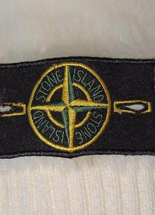 Stone island фирменный тканевый патч нашивка шеврон две черные пуговицы этого бренда
