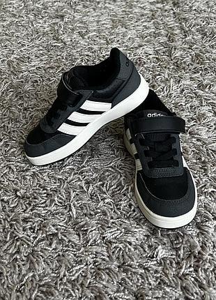 Кросівки adidas 29 розміру