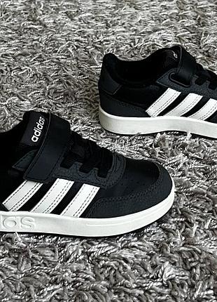 Кросівки adidas 29 розміру 4