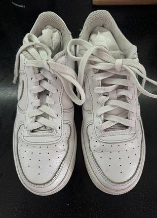 Кросівки nike air force 1 le (gs) white для дівчаток, білі, розмір eur 37.5 / us 5y / uk 4.5 / 23.5 см