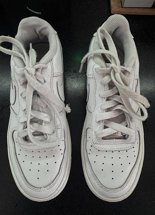 Кросівки nike air force 1 le (gs) white білі, розмір eur 38 / us 5.5y / uk 5 / 24 см, натуральна та синтетична шкіра