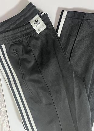 Спортивні штани чоловічі adidas чорні з білими смужками
