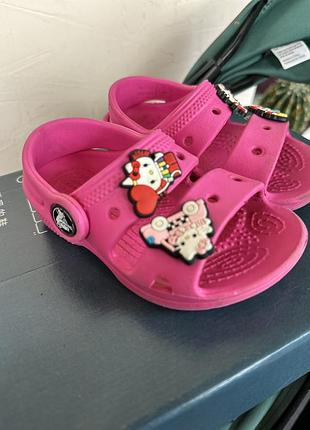 Босоніжки для дівчинки crocs рожеві