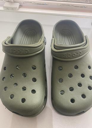Шльопанці унісекс crocs classic clog хакі m7 w9