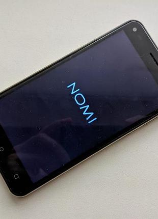 Смартфон nomi бу зависае