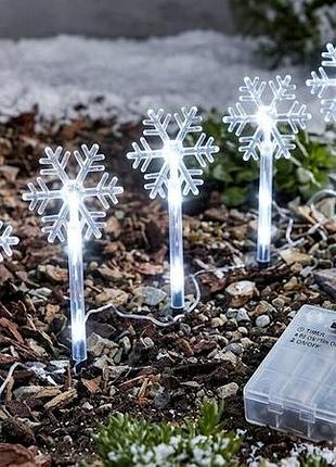 Вуличні світлодіодні кілочки-сніжинки livarno home 15 led (5 шт), холодне біле світло, на батарейках з таймером