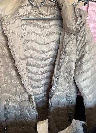 Куртка жіноча легка сіро-бежева