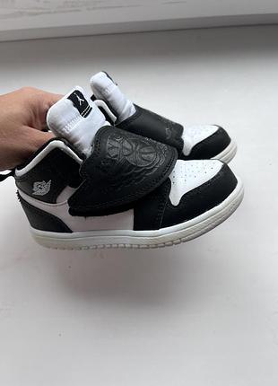 Кросівки дитячі jordan sky jordan 1 чорно-білі, розмір 26, устілка 15 см, натуральна шкіра