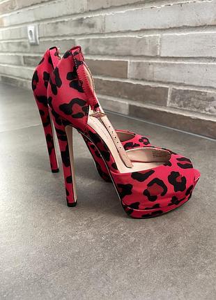 Kurt geiger босоніжки стріпи туфлі нові 36