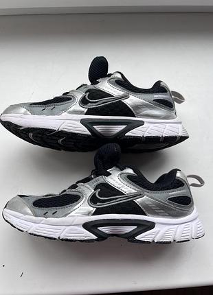 Кросівки унісекс nike v5 rnr чорно-сріблясті, розмір 34 (21.5 см)