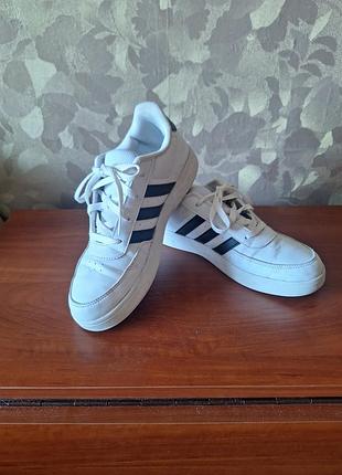 Кросівки для хлопчика adidas білі, розмір 38.5, устілка 24-24.5 см